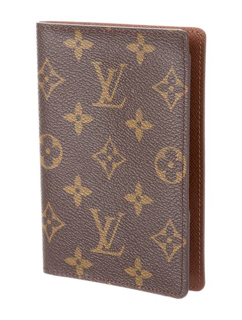 louis vuitton 13 passport holder.